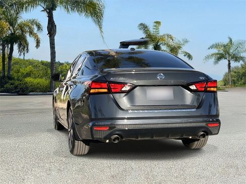 Certified 2022 Nissan Altima 2.5 SV w/ SV Premium Package image 3