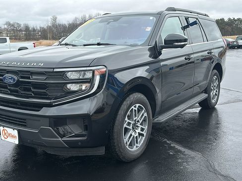 Used 2025 Ford Expedition Active AWD/4WD image 3