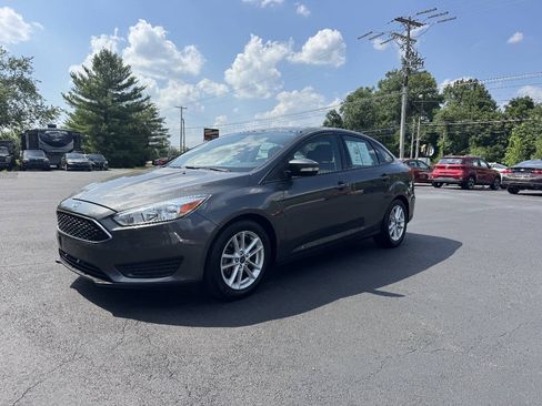 Used 2015 Ford Focus SE w/ Reverse Sensing Package FWD image 2