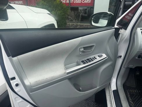 Used 2012 Toyota Prius V Three w/ Preferred Accessory Pkg FWD image 9