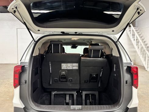 Used 2026 Kia Carnival FWD image 24