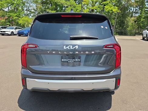 Used 2024 Kia Telluride LX FWD image 4