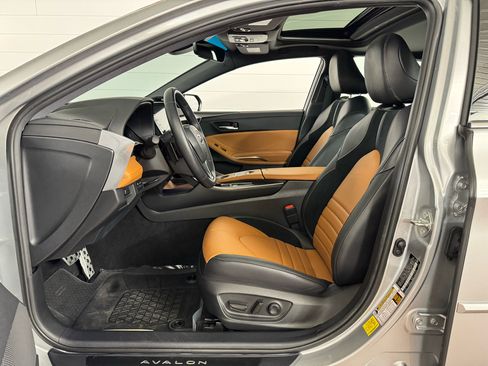 Used 2021 Toyota Avalon XSE image 12