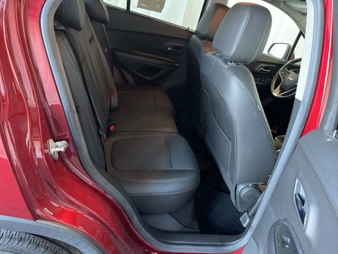 Used 2022 Chevrolet Trax LT w/ LT Convenience Package image 20