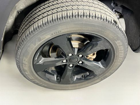 Used 2023 Jeep Grand Cherokee Altitude image 30