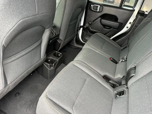 Used 2024 Jeep Gladiator Sport image 12