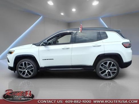 Used 2025 Jeep Compass Limited w/ Elite Group AWD/4WD image 7