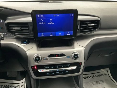 Used 2022 Ford Explorer XLT AWD/4WD image 17