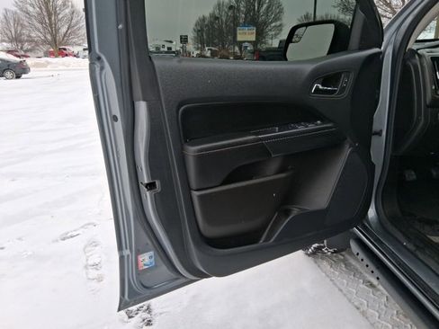 Used 2022 GMC Canyon AT4 image 9