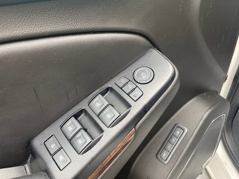 Used 2018 Chevrolet Suburban LT w/ LT Signature Package AWD/4WD image 21