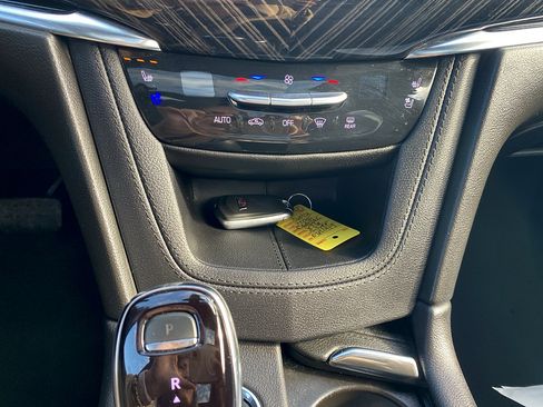 Used 2025 Cadillac XT6 Premium Luxury FWD image 27