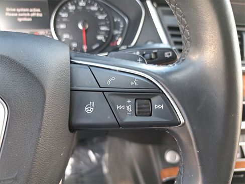 Used 2023 Audi Q5 2.0T Premium w/ Convenience Package image 18