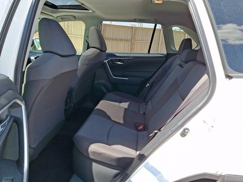 Used 2019 Toyota RAV4 XLE w/ Carpet Mat Package AWD/4WD image 11