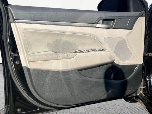 Used 2018 Hyundai Elantra SEL FWD image 19