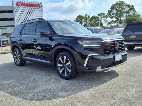 Used 2025 Honda Pilot Touring image 2