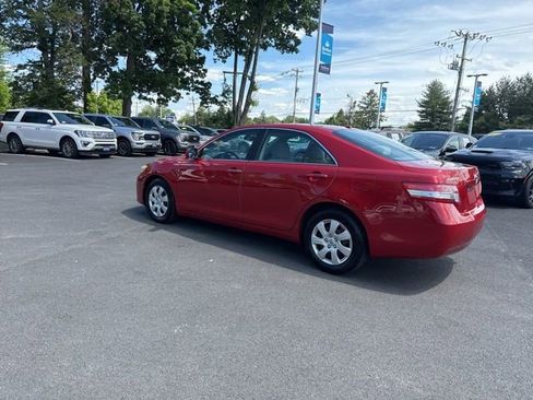 Used 2011 Toyota Camry LE FWD image 5