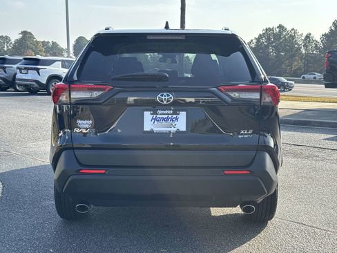 Used 2025 Toyota RAV4 XLE image 9
