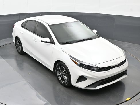 Used 2023 Kia Forte LXS w/ LXS Technology Package FWD image 33