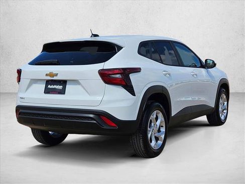 New 2026 Chevrolet Trax LS w/ LS Convenience Package FWD image 2