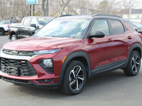 Used 2023 Chevrolet TrailBlazer RS w/ Sun and Liftgate Package image 2