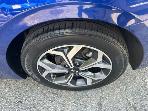 Used 2019 Kia Forte LXS FWD image 7