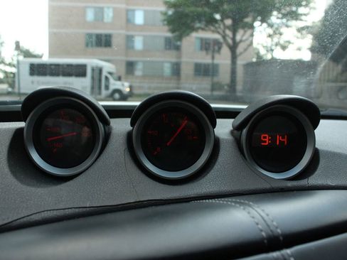 Used 2011 Nissan 370Z Coupe RWD image 24