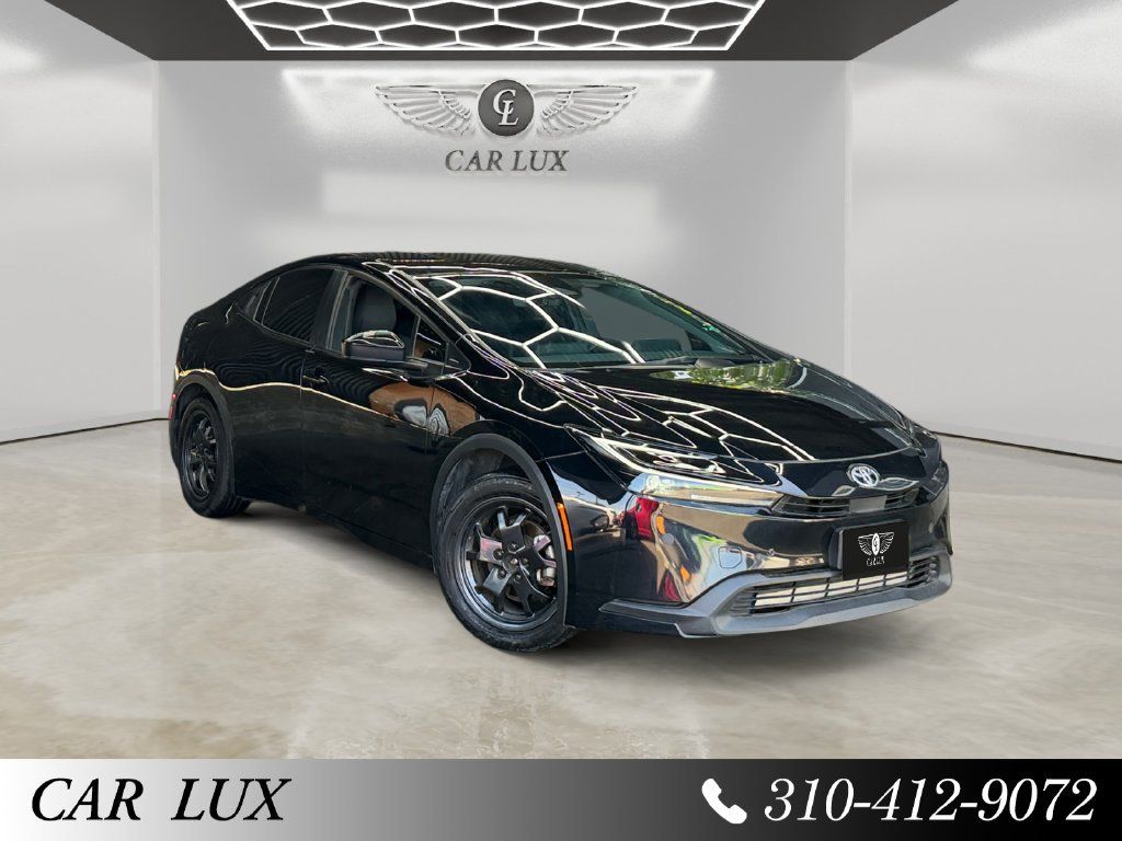 Used 2025 Toyota Prius LE FWD image 7