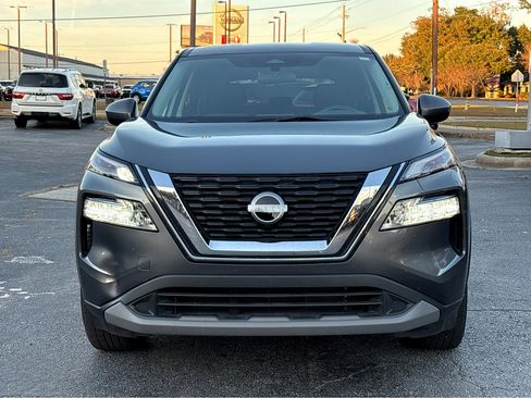 Used 2023 Nissan Rogue SV image 2