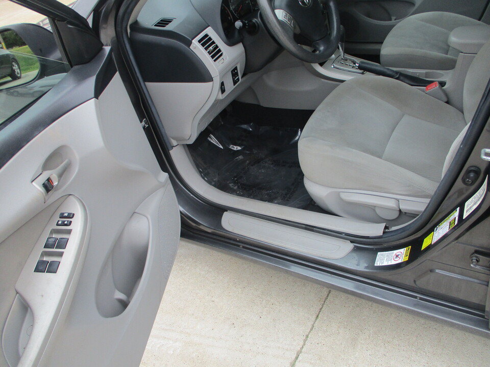 Used 2012 Toyota Corolla LE FWD image 9