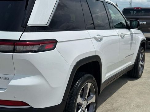 New 2026 Jeep Grand Cherokee Limited RWD image 18