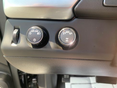 Used 2018 Chevrolet Tahoe LS AWD/4WD image 16