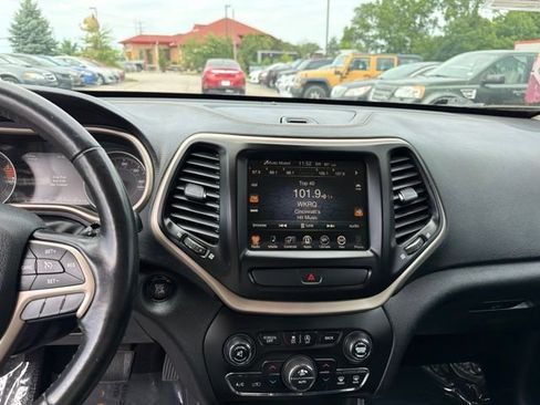 Used 2016 Jeep Cherokee Limited AWD/4WD image 12