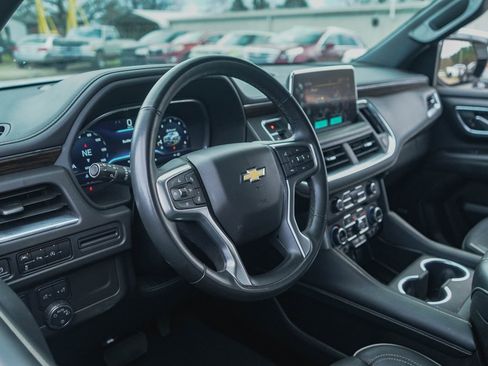 Used 2023 Chevrolet Suburban Premier image 6