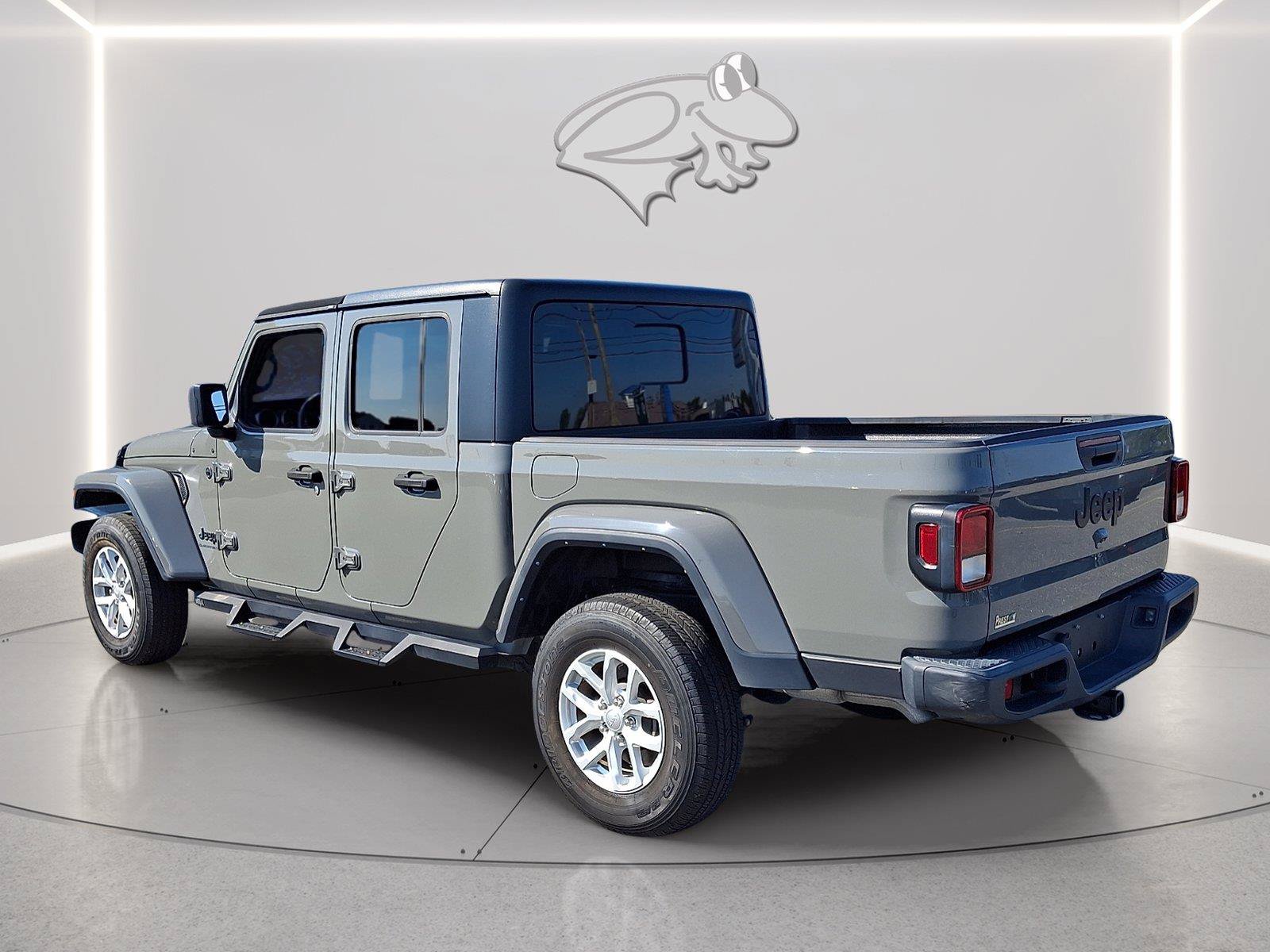 Used 2023 Jeep Gladiator Sport AWD/4WD image 3