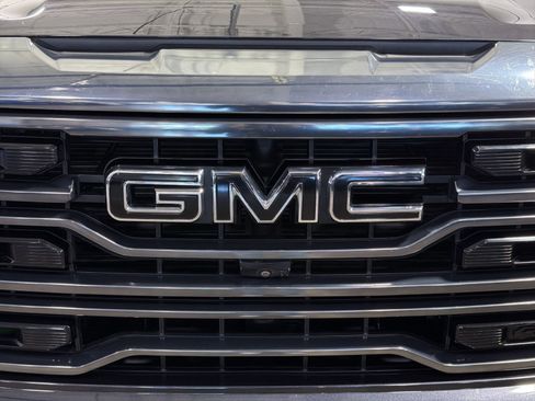 Used 2023 GMC Sierra 1500 AT4 w/ AT4 Premium Package AWD/4WD image 12