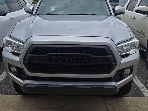 Used 2022 Toyota Tacoma SR5 w/ Technology Package AWD/4WD image 15