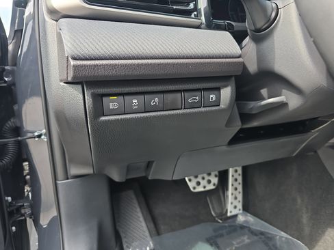 Used 2025 Toyota Camry SE w/ Multimedia Upgrade Package image 31