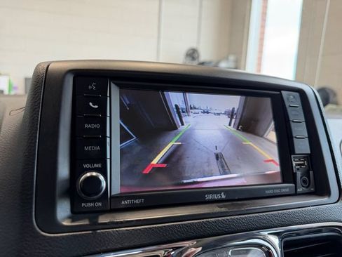 Used 2016 Chrysler Town & Country Touring FWD image 23