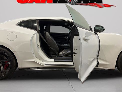 Used 2018 Chevrolet Camaro SS image 17