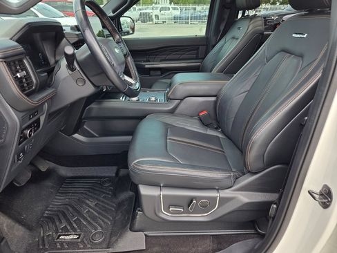 Used 2023 Ford Expedition Platinum AWD/4WD image 4