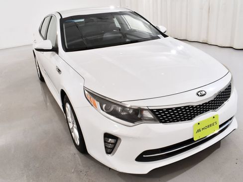 Used 2018 Kia Optima S FWD image 4