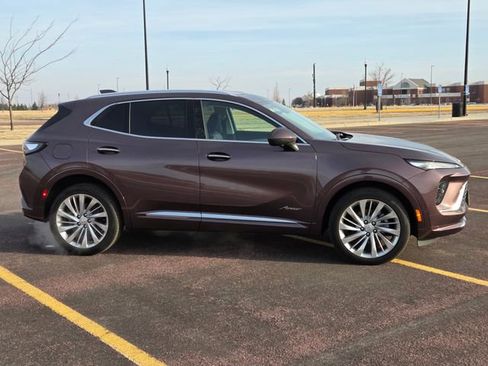 Used 2024 Buick Envision Avenir image 2