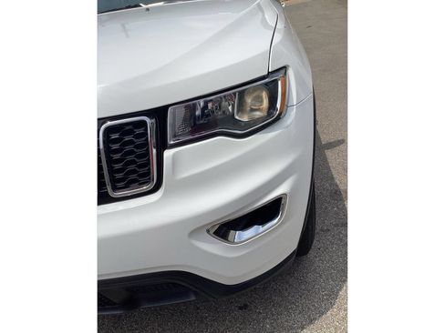 Used 2018 Jeep Grand Cherokee Laredo AWD/4WD image 28