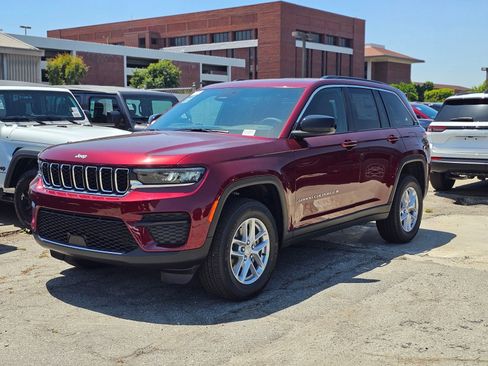 New 2026 Jeep Grand Cherokee Laredo RWD image 3