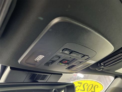 Used 2025 Toyota Camry SE image 35