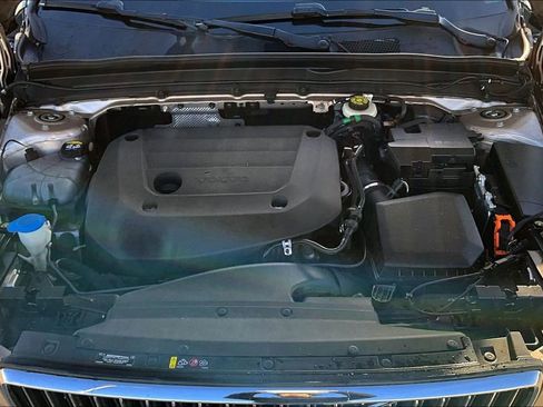 Used 2023 Volvo XC40 B4 Plus w/ Protection Package Premier image 12