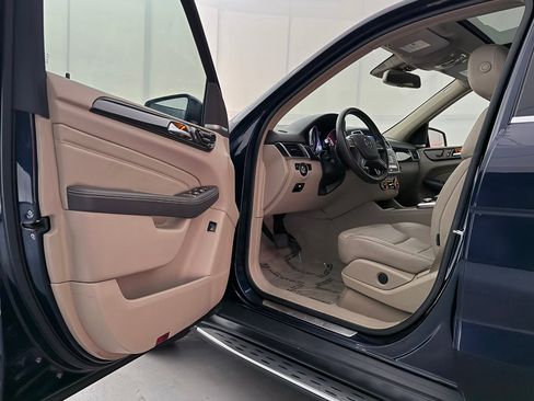 Used 2015 Mercedes-Benz ML 350 4MATIC w/ Premium 1 Package image 16