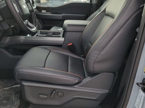 New 2026 Ford F250 Lariat w/ Black Appearance Package image 9