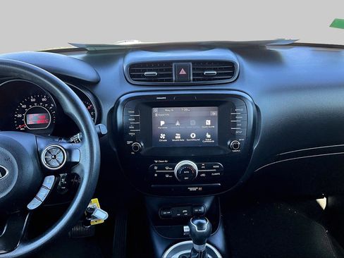 Used 2018 Kia Soul + FWD image 6
