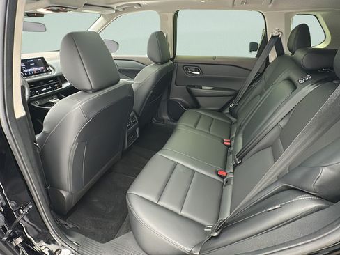 Used 2023 Nissan Rogue SV w/ SV Premium B Package AWD/4WD image 9